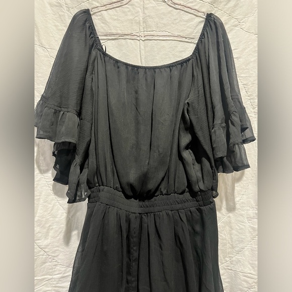 Endless Rose off the shoulder half sleeve black romper sz:medium - Picture 4 of 11